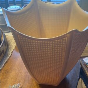 Vintage FESCO MCM tulip cream waste basket. Made in USA. # 8054. Like new